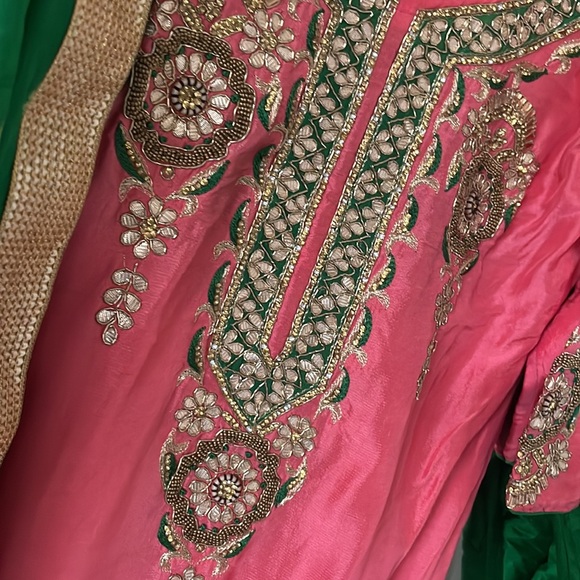 Beautiful brand new silk Indian suit Salwaar peach and green color combination - Picture 7 of 9